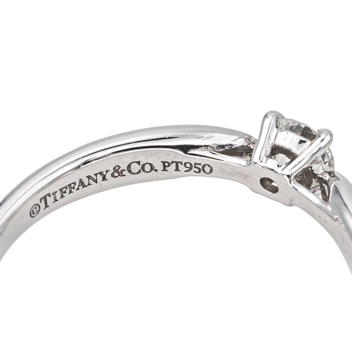 Bague Solitaire TIFFANY & CO "Harmony" en platine et diamant - Castafiore