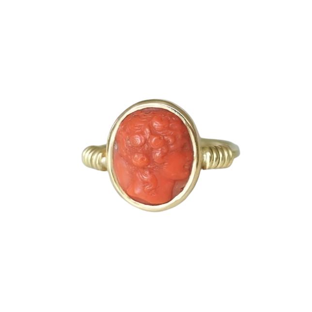 Bague style antique camée corail - Castafiore