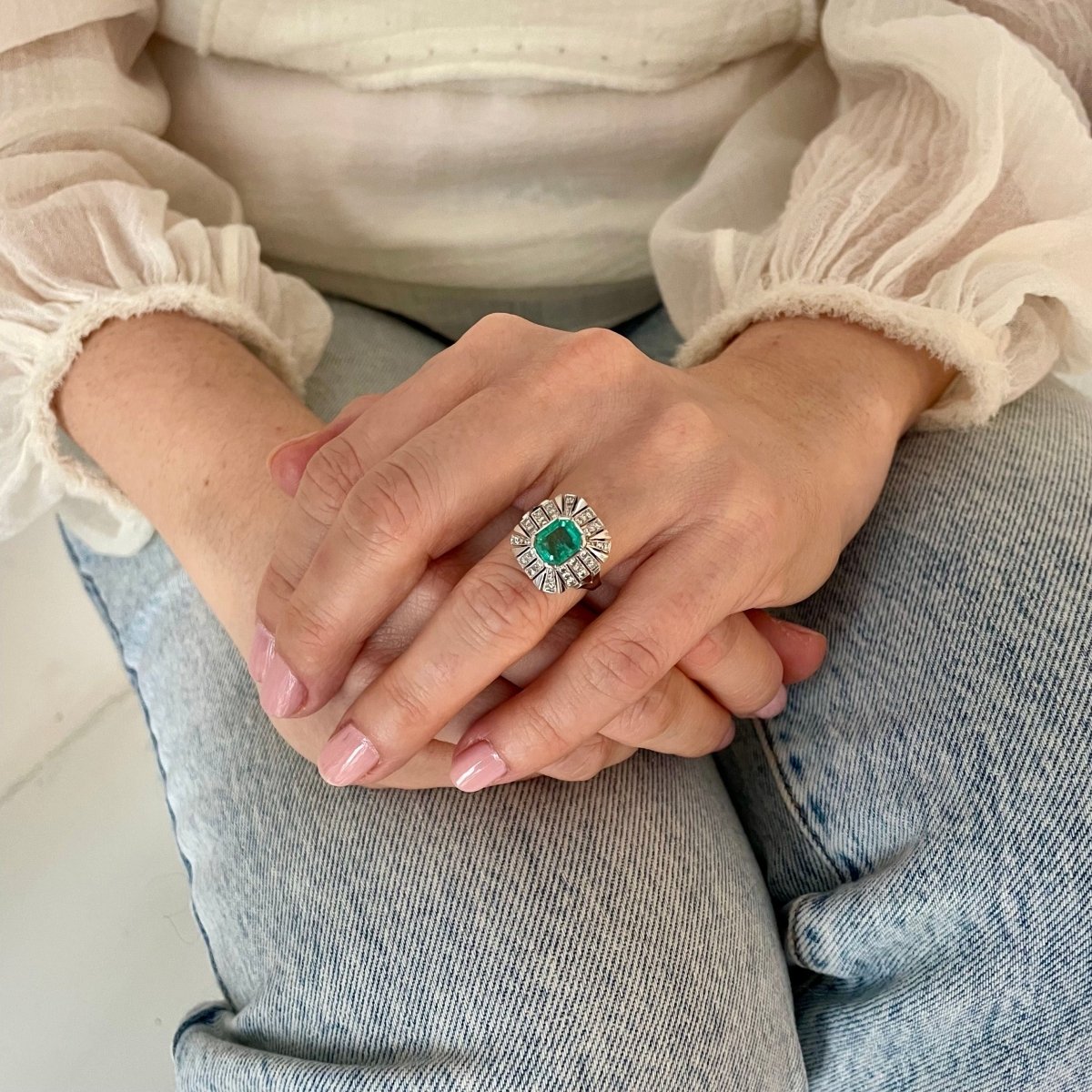 Bague style Art Déco émeraude colombienne en or blanc et platine - Castafiore