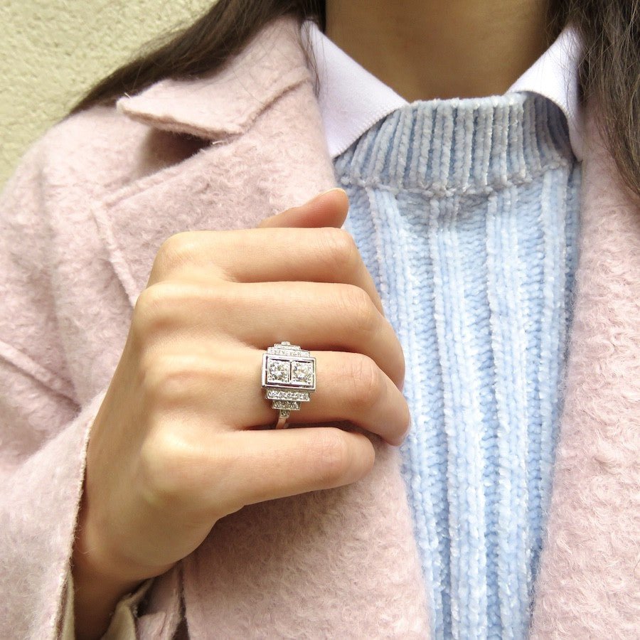 Bague style art déco en or gris 18k avec 0,90 Cts de diamants brillants. Taille 54 - 55. - Castafiore