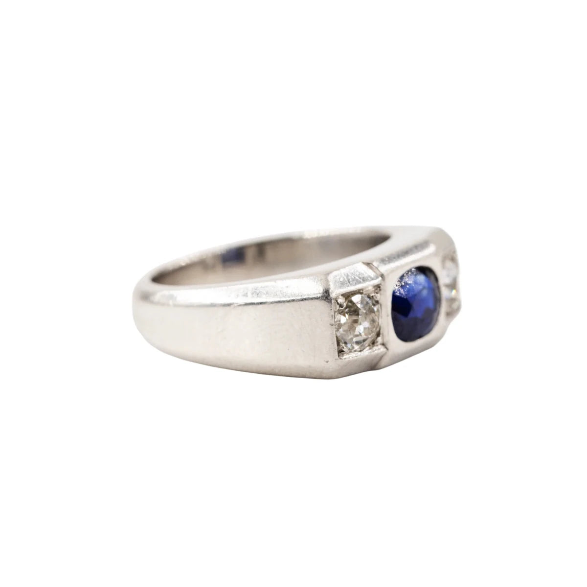 Bague Tank Art déco LOUIS HEISSLER en platine, saphir et diamants - Castafiore