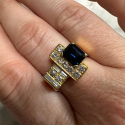Bague tank asymétrique en or jaune et saphir - Castafiore