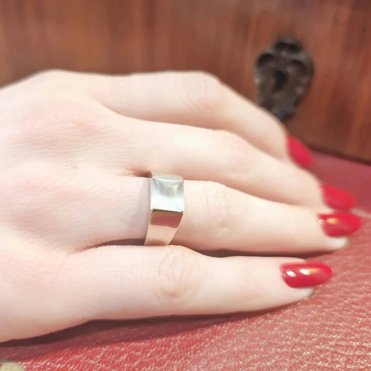 Bague Tank CARTIER en or blanc et pierre de lune - Castafiore