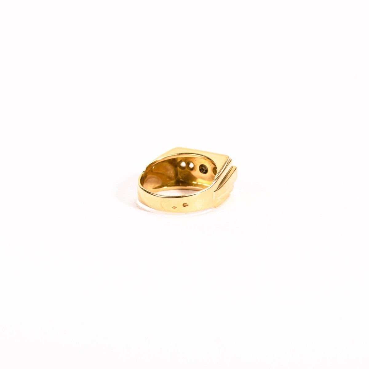 Bague Tank chevalière diamants en or jaune - Castafiore
