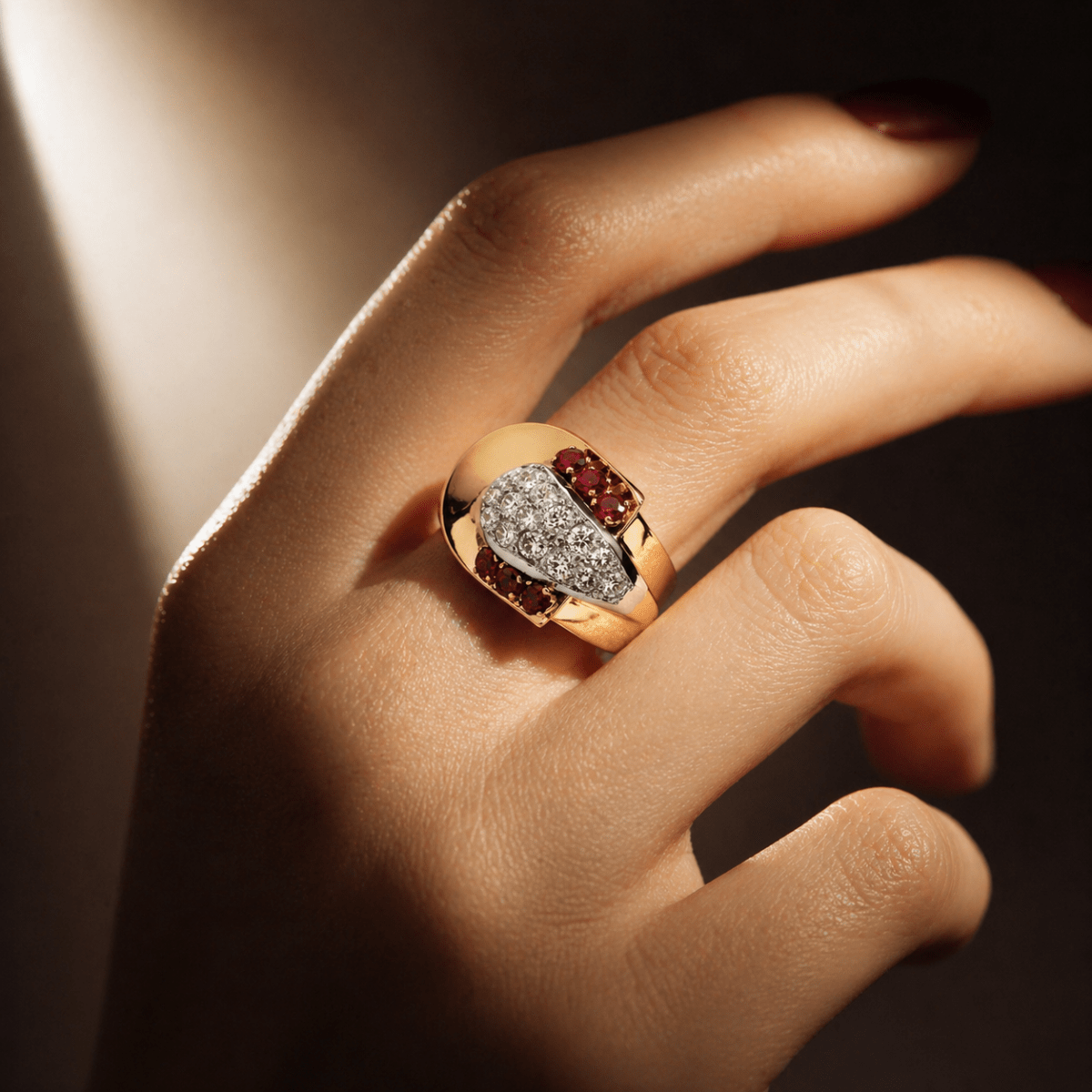 Bague Tank en or blanc, or rose, rubis et diamants - Castafiore