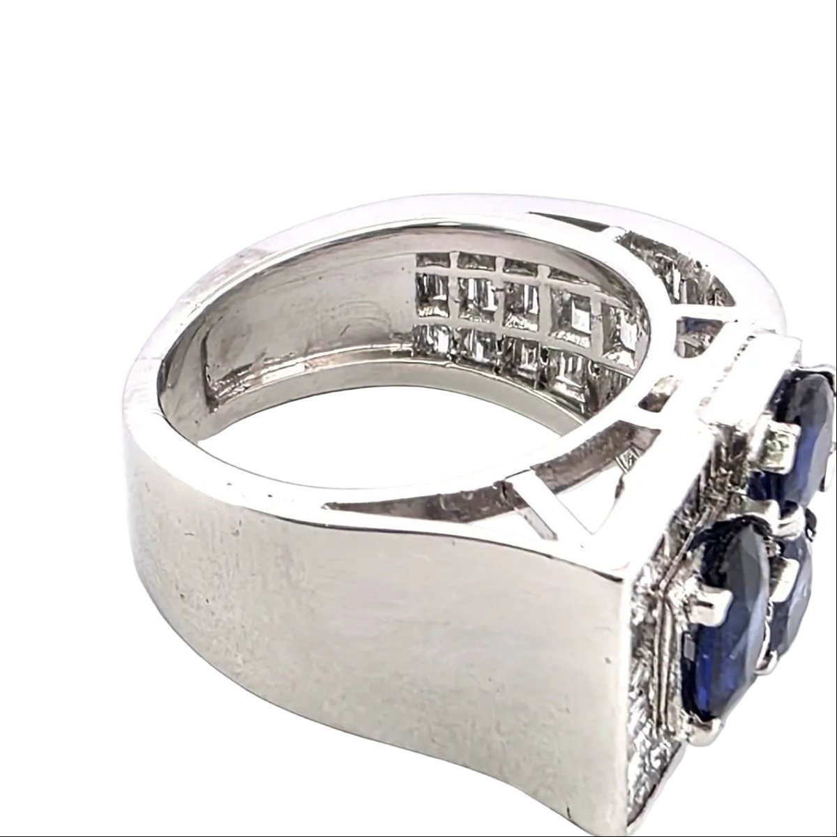 Bague Tank en or blanc, saphirs et diamants - Castafiore