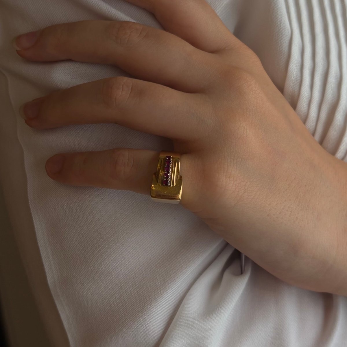 Bague Tank en or jaune et rubis - Castafiore