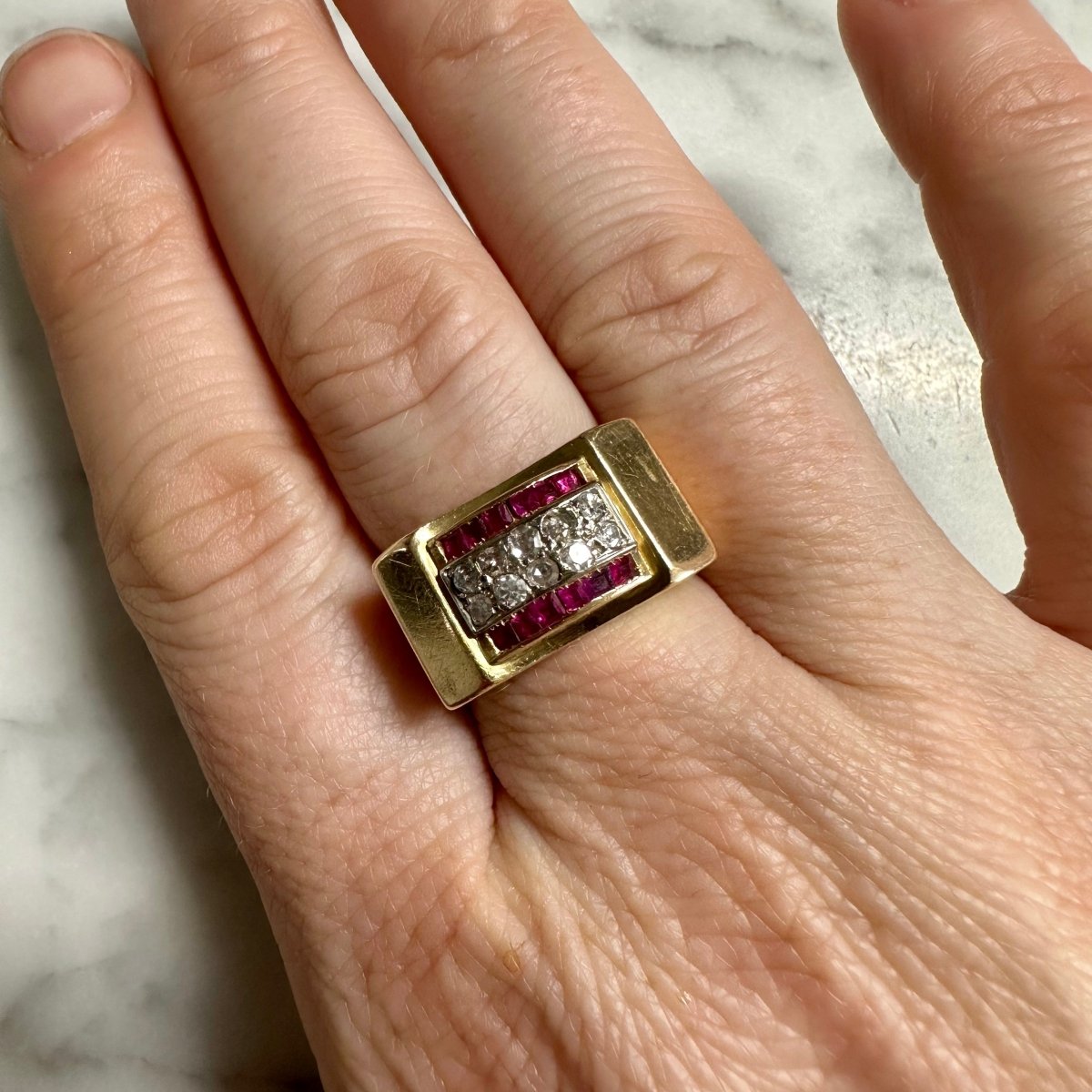 Bague Tank en or jaune, or blanc, rubis et diamants - Castafiore