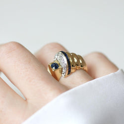 Bague Tank en or jaune, or rose, platine, saphirs et diamants - Castafiore