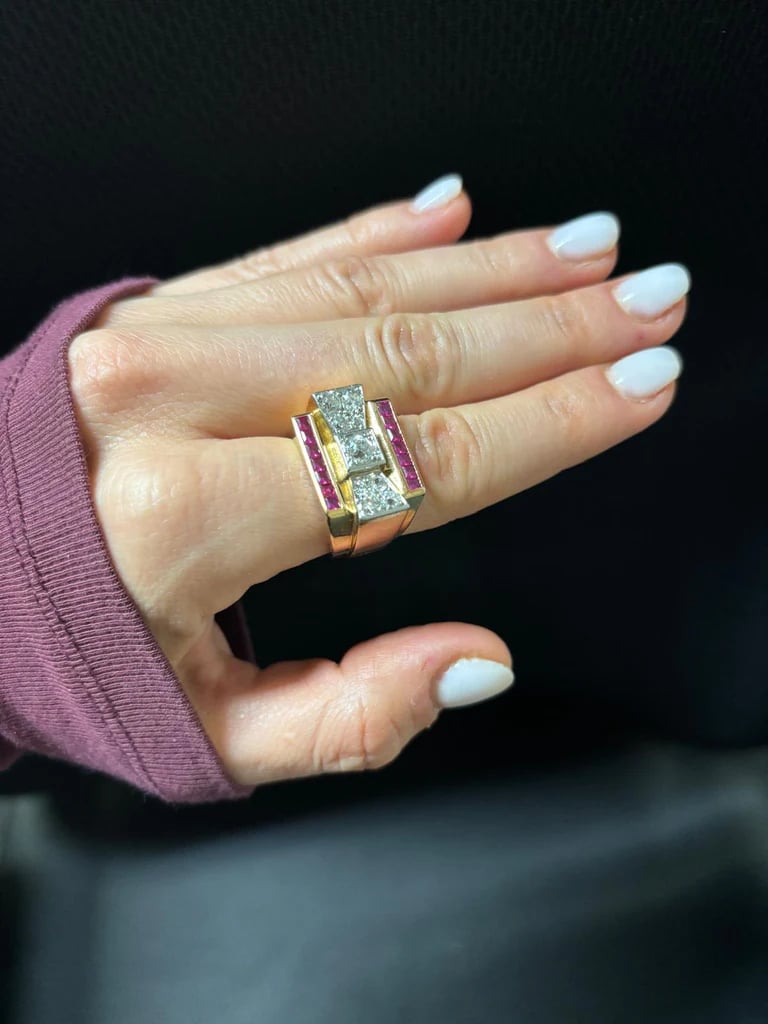Bague Tank en or jaune, rubis et diamants - Castafiore