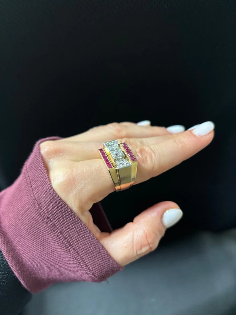 Bague Tank en or jaune, rubis et diamants - Castafiore