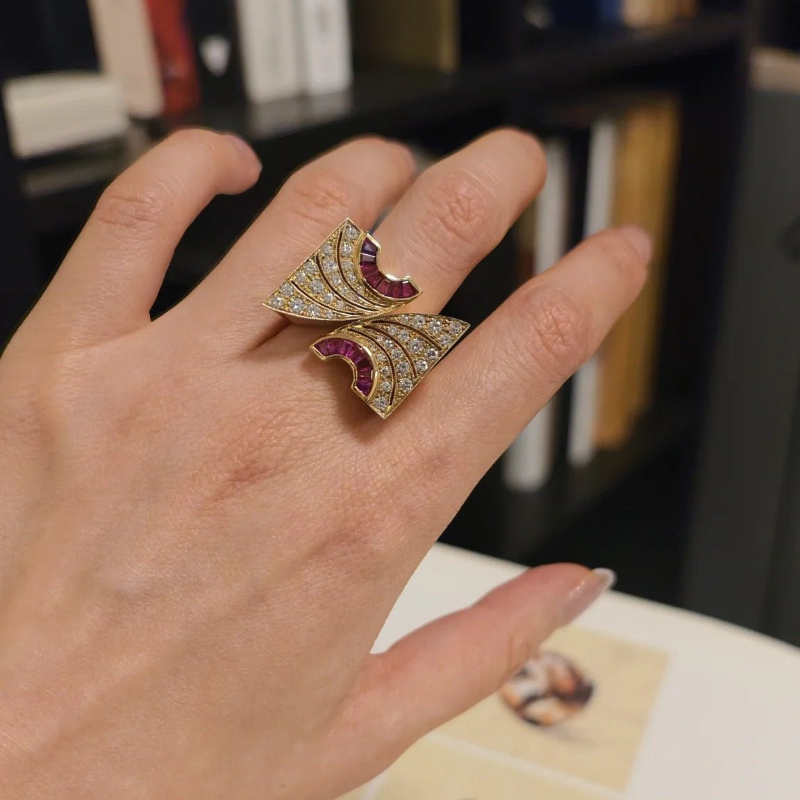 Bague Tank en or jaune, rubis et diamants - Castafiore