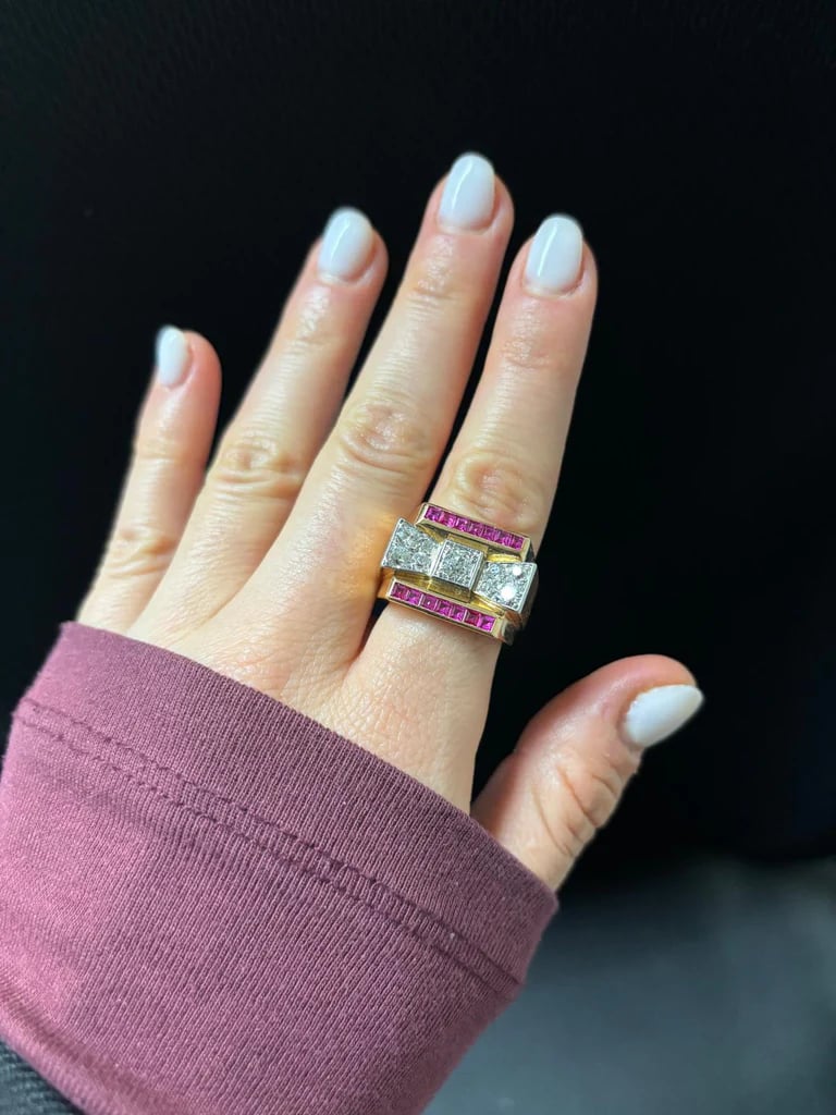 Bague Tank en or jaune, rubis et diamants - Castafiore