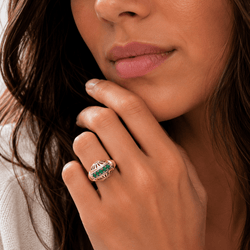 Bague Tank en or rose, platine et émeraudes - Castafiore