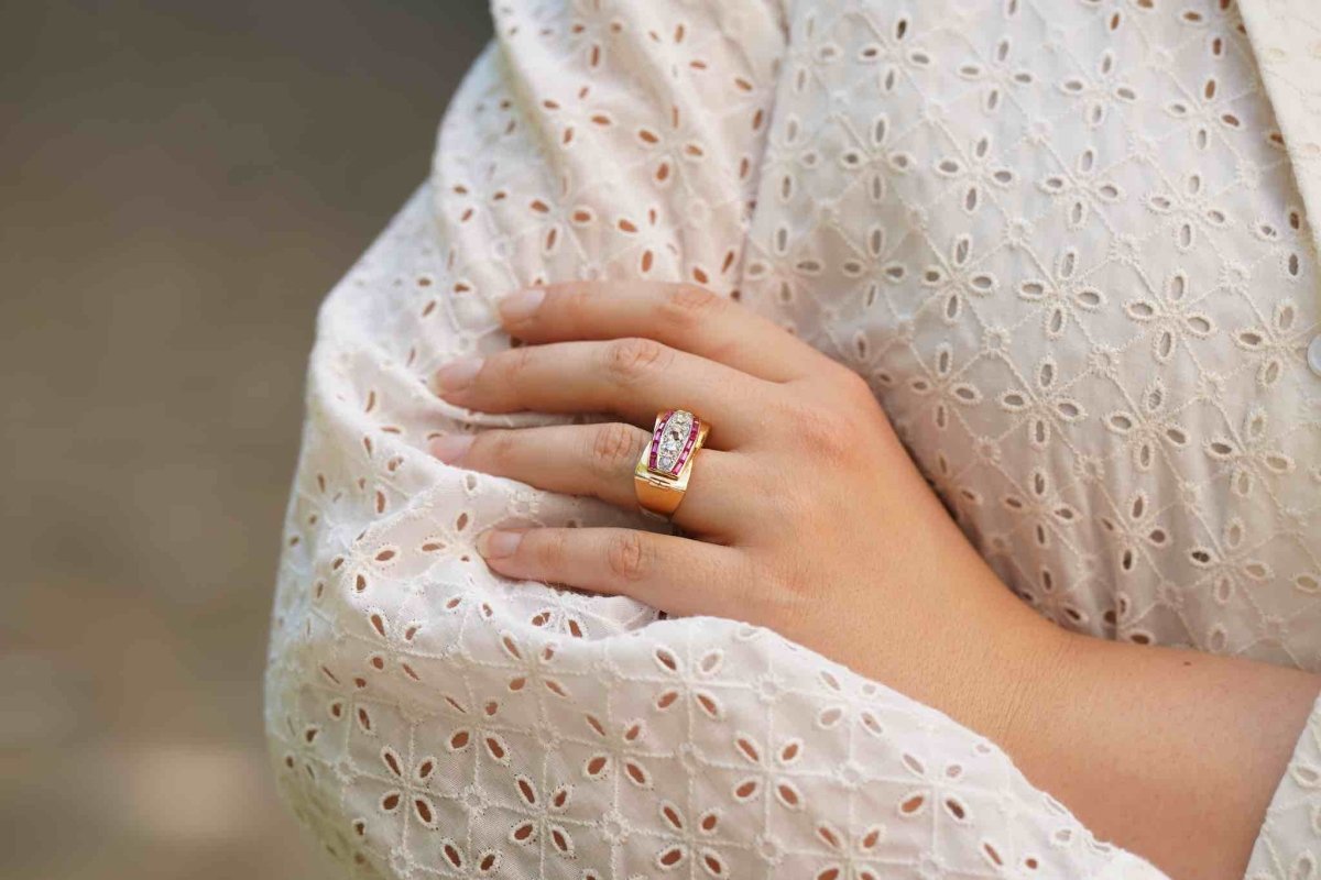 Bague tank époque 40 diamants et rubis - Castafiore