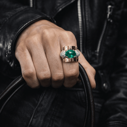 Bague Tank MELLERIO en or jaune, émeraude et Diamants - Castafiore