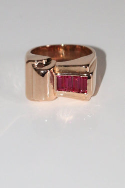 Bague Tank Or Jaune Et Pierres Rouges - Castafiore