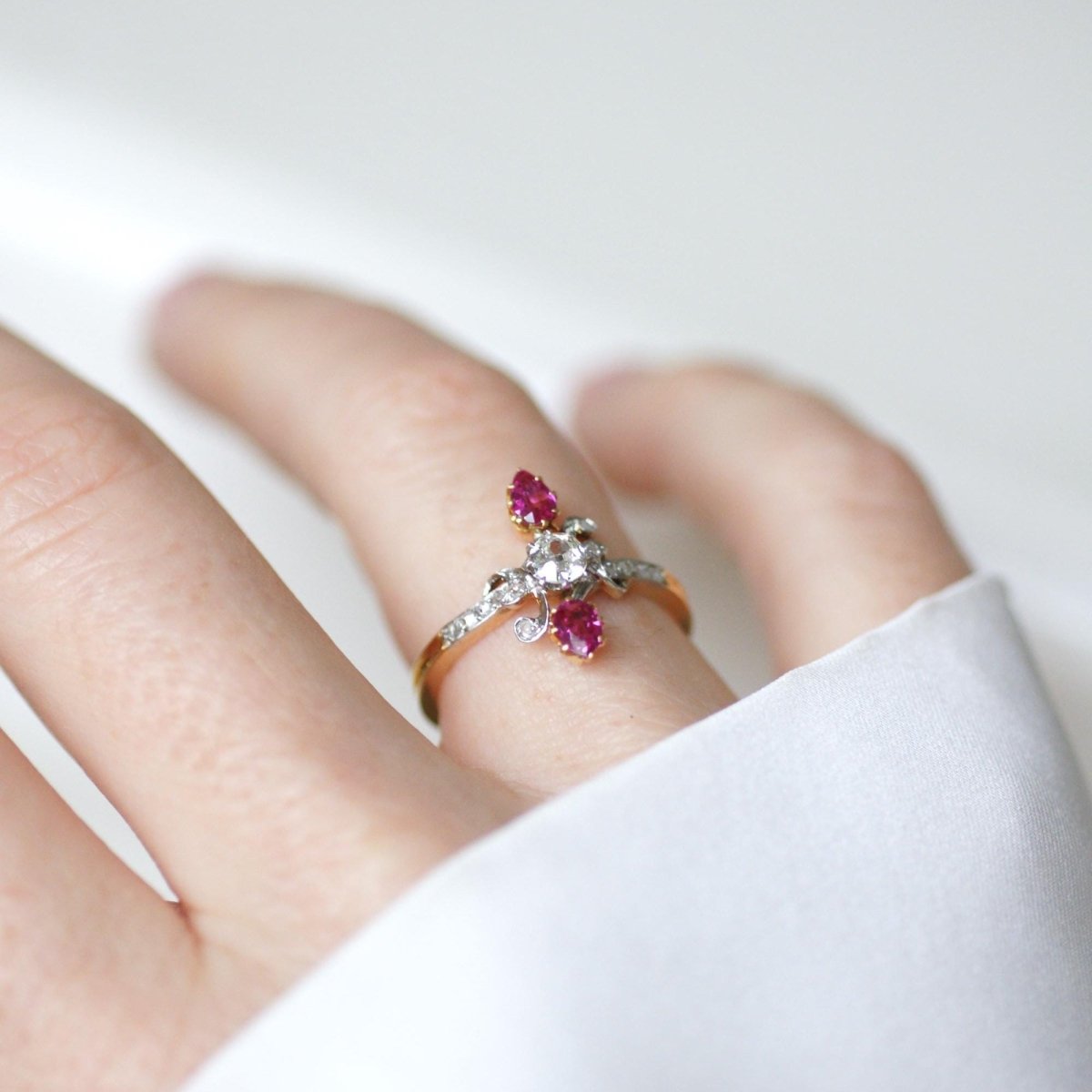 Bague Toi et Moi en or jaune, platine, rubis, et diamants - Castafiore