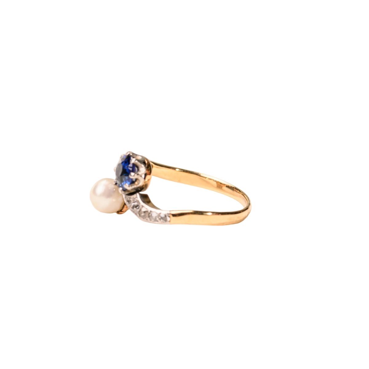 Bague Toi et Moi en or jaune, platine, saphir, perle de culture, et diamants - Castafiore