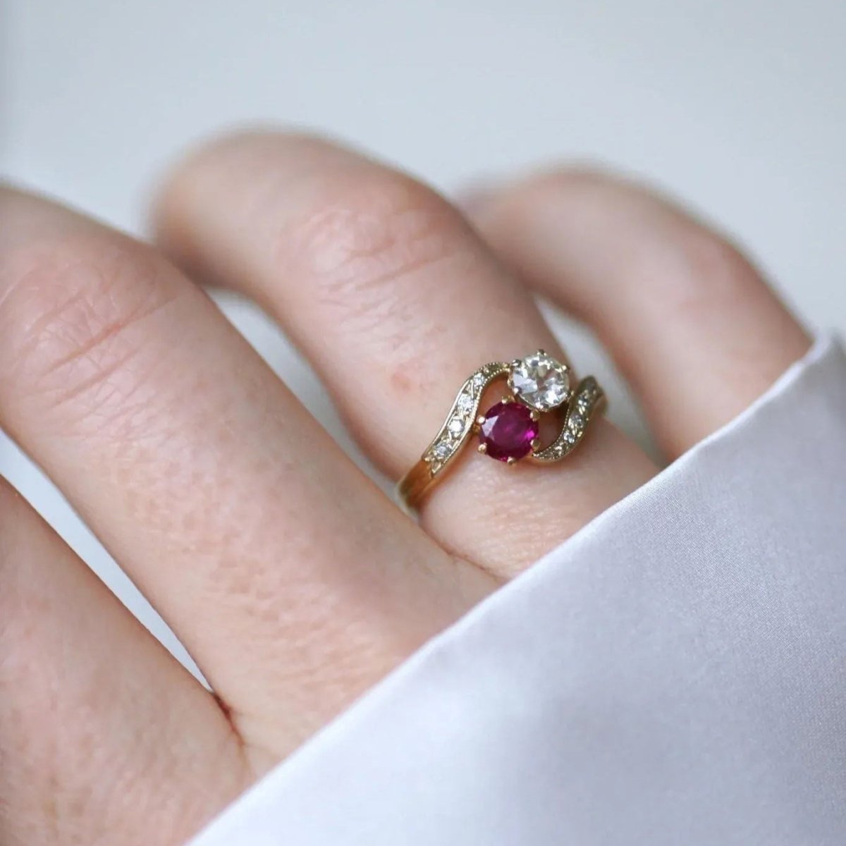 Bague Toi et Moi en or jaune, rubis et diamants - Castafiore