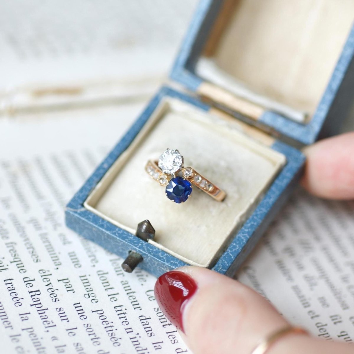 Bague Toi et Moi en or rose, platine, saphir, et diamant - Castafiore