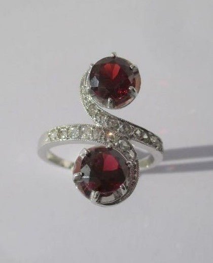 Bague Toi et Moi tourbillons XIXe Grenats Diamants Platine - Castafiore