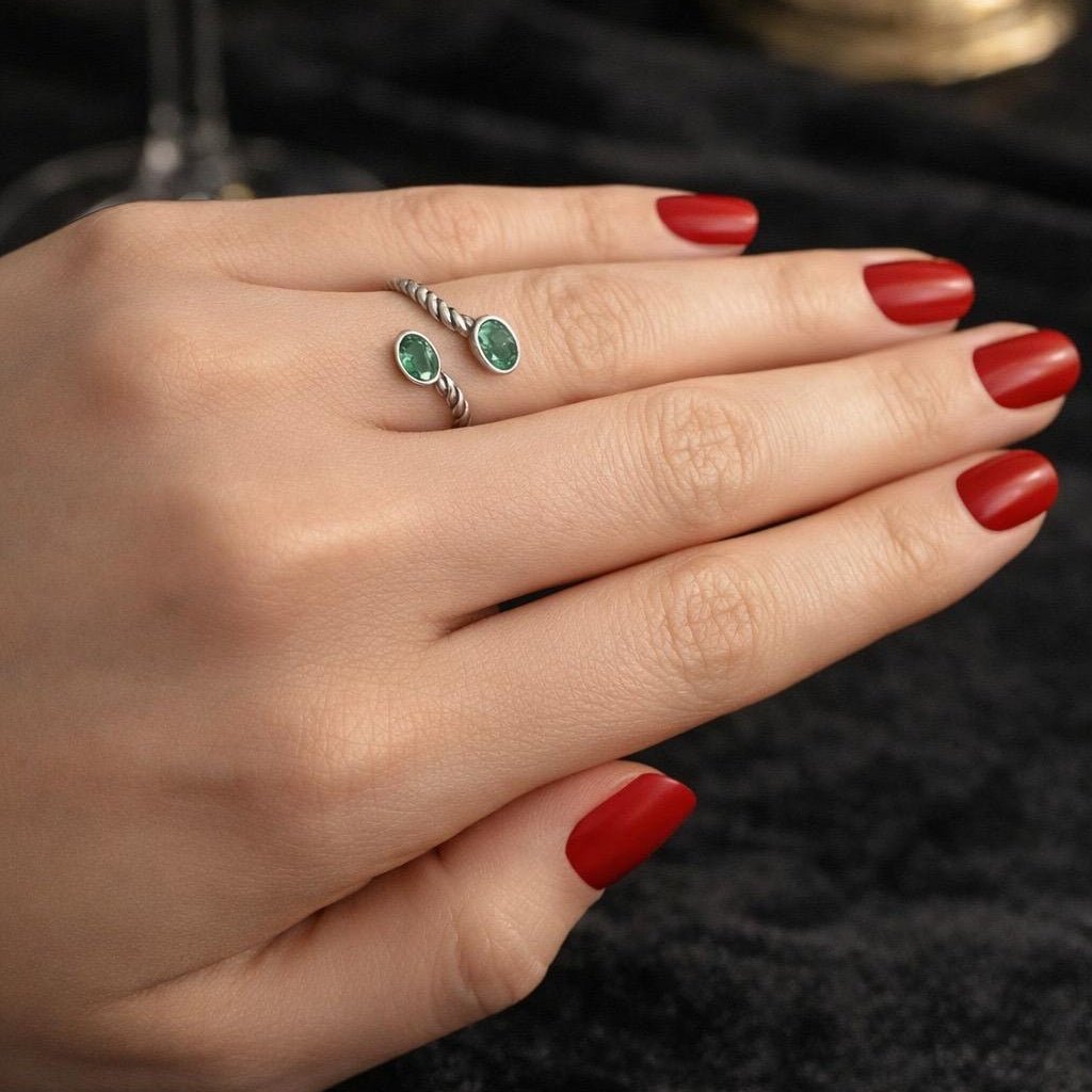 Bague Toi & Moi en or blanc et émeraudes - Castafiore