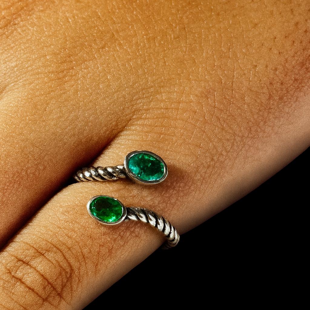 Bague Toi & Moi en or blanc et émeraudes - Castafiore