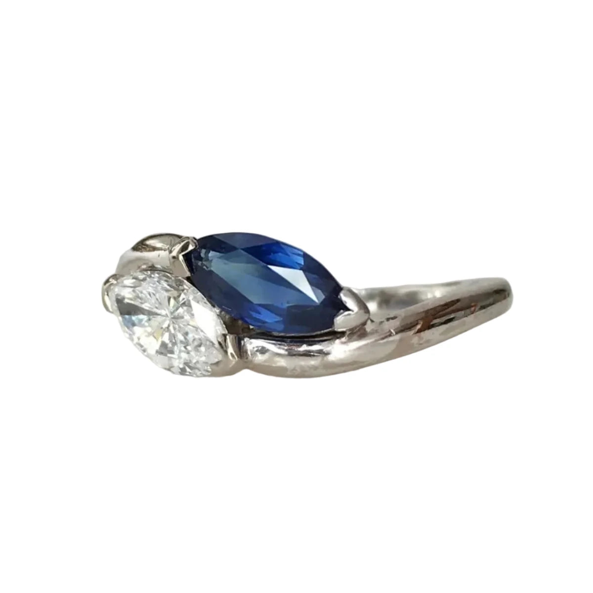 Bague Toi & Moi en or blanc, saphir et diamant - Castafiore