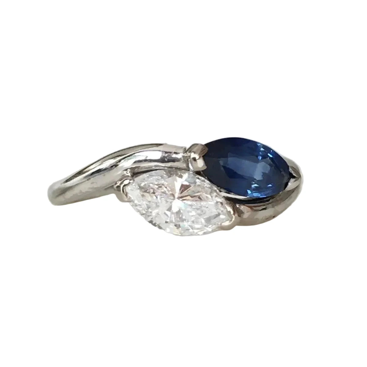 Bague Toi & Moi en or blanc, saphir et diamant - Castafiore