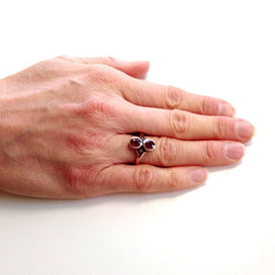 Bague Toi & Moi en or jaune, argent, grenats et diamants - Castafiore