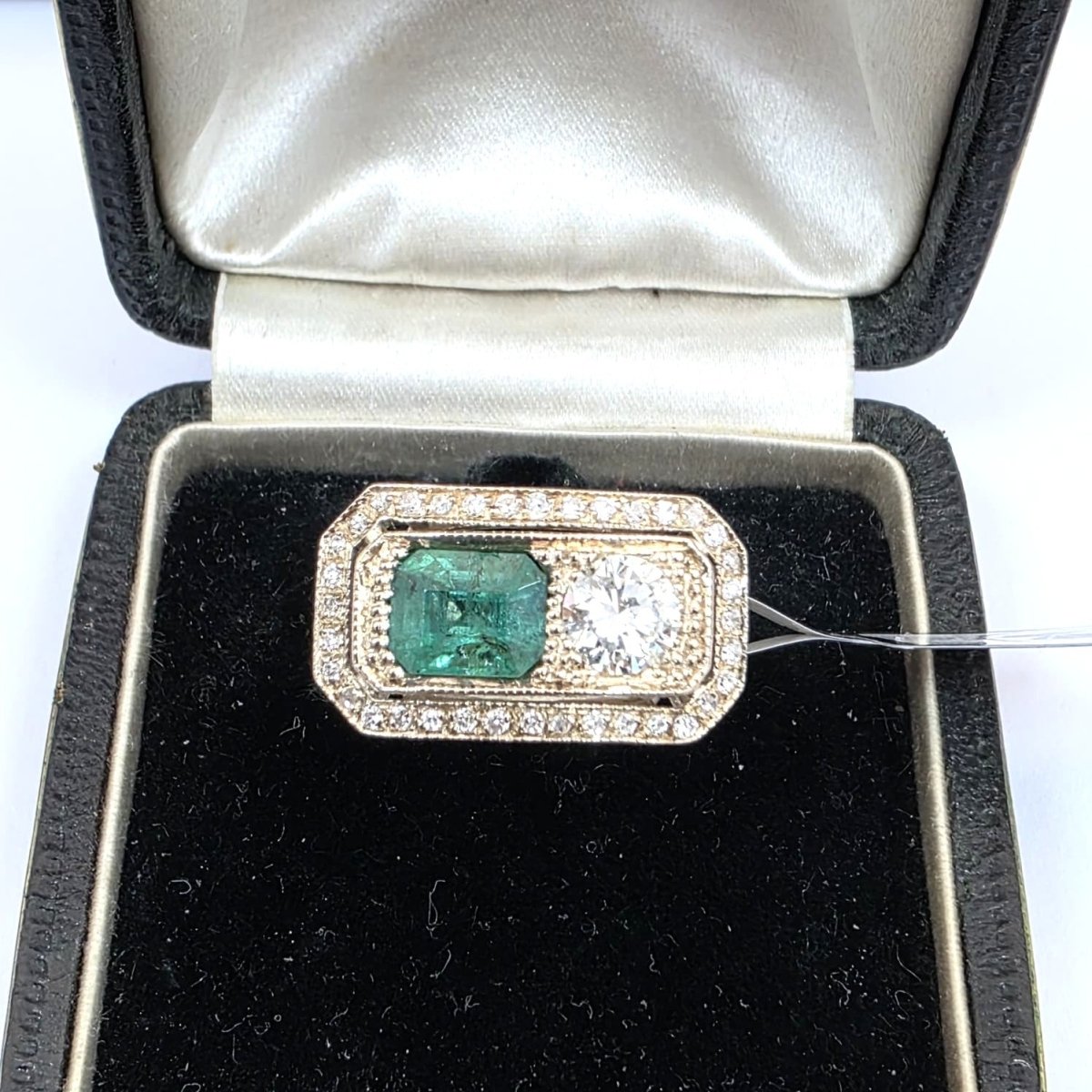 Bague Toi & Moi en or jaune, émeraude et diamants - Castafiore