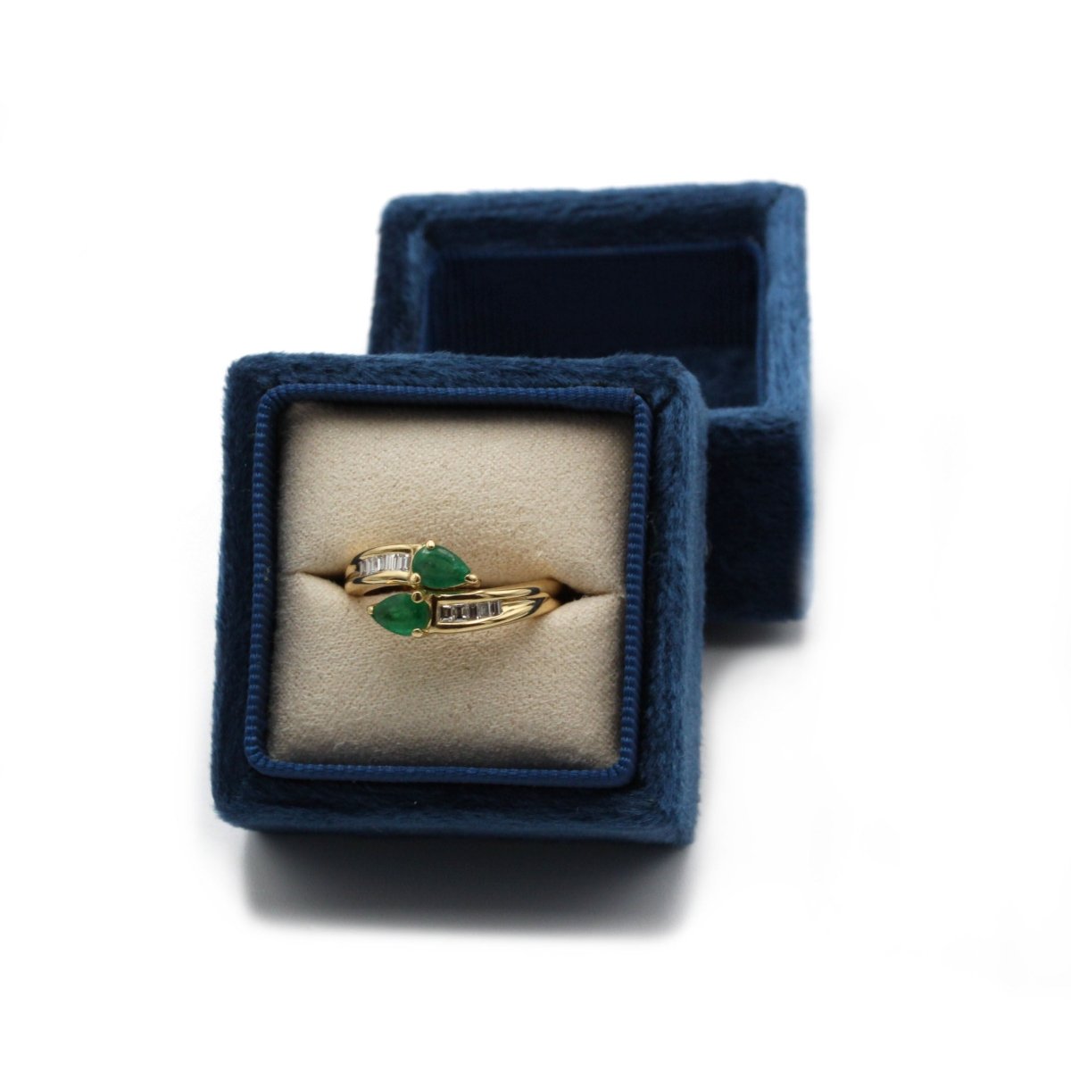 Bague Toi & Moi en or jaune, émeraudes et diamants - Castafiore