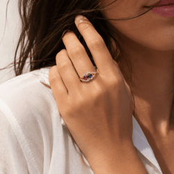 Bague Toi & Moi en or jaune, saphir, rubis et diamants - Castafiore