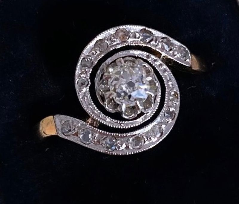 Bague tourbillon ancienne, en or Jaune 18k, platine et diamants