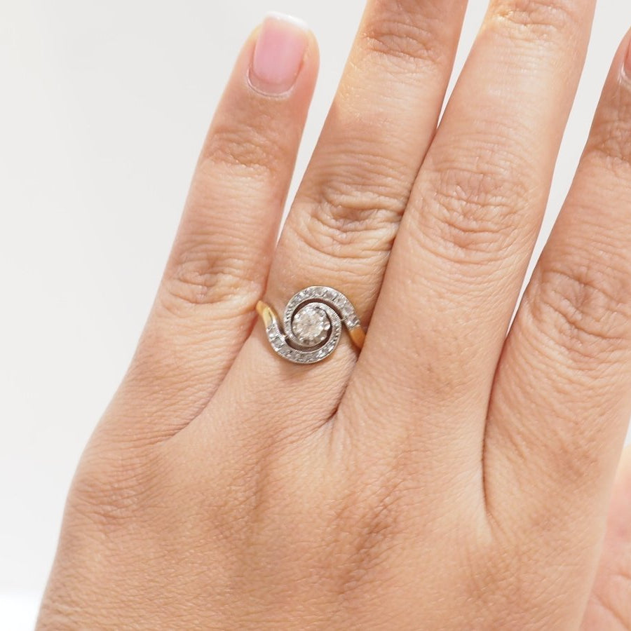 Bague tourbillon en or bicolore et diamants - Castafiore