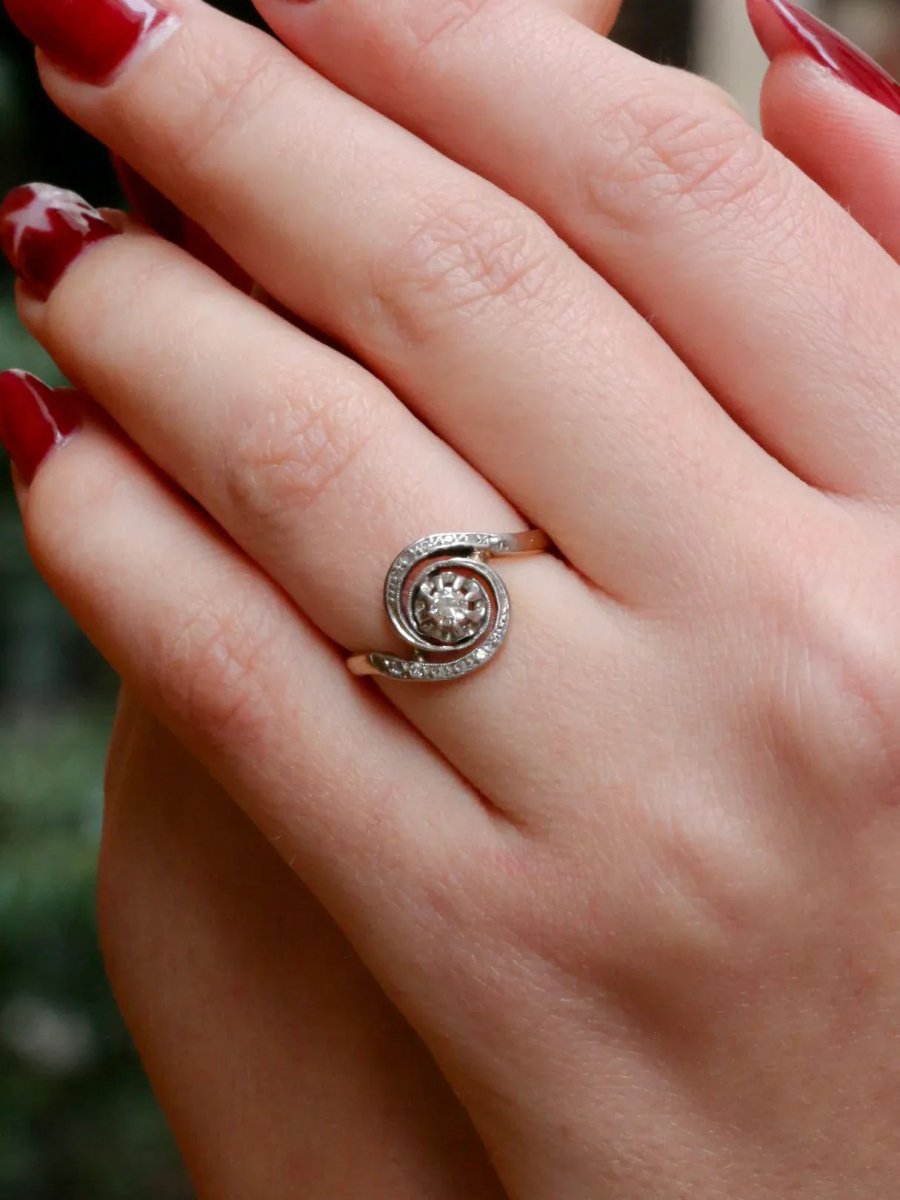 Bague tourbillon or platine diamants taille ancienne 0,10 ct - Castafiore