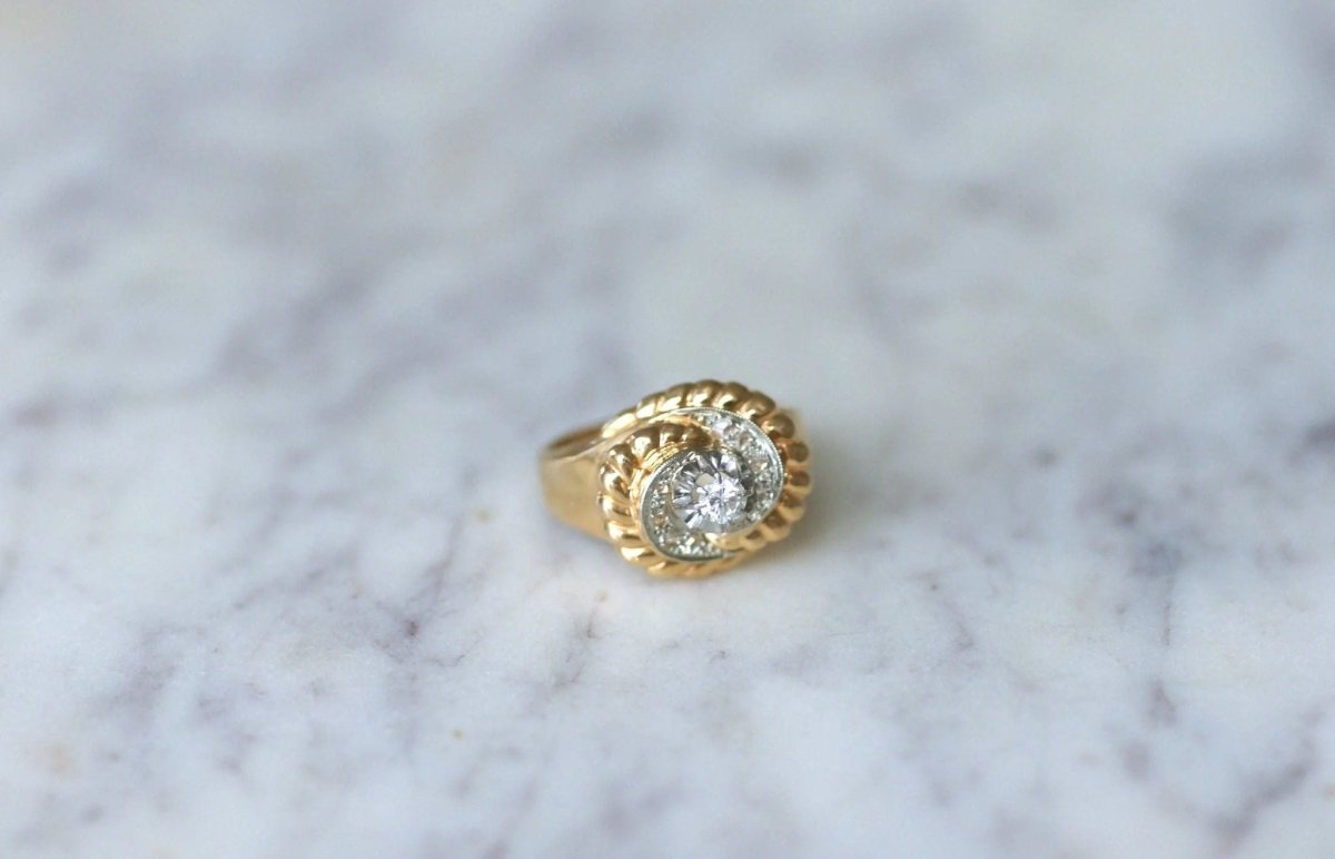 Bague tourbillon vintage or rose et diamants - Castafiore