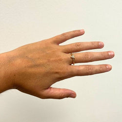 Bague triangle en or rose et diamants - Castafiore