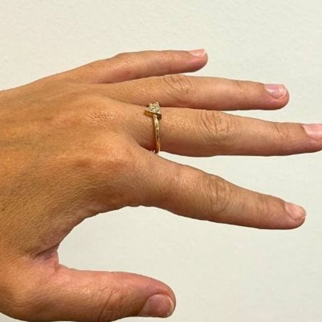 Bague triangle en or rose et diamants - Castafiore