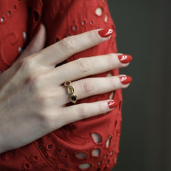 Bague Trilogie CHAUMET en or jaune, saphir et rubis - Castafiore