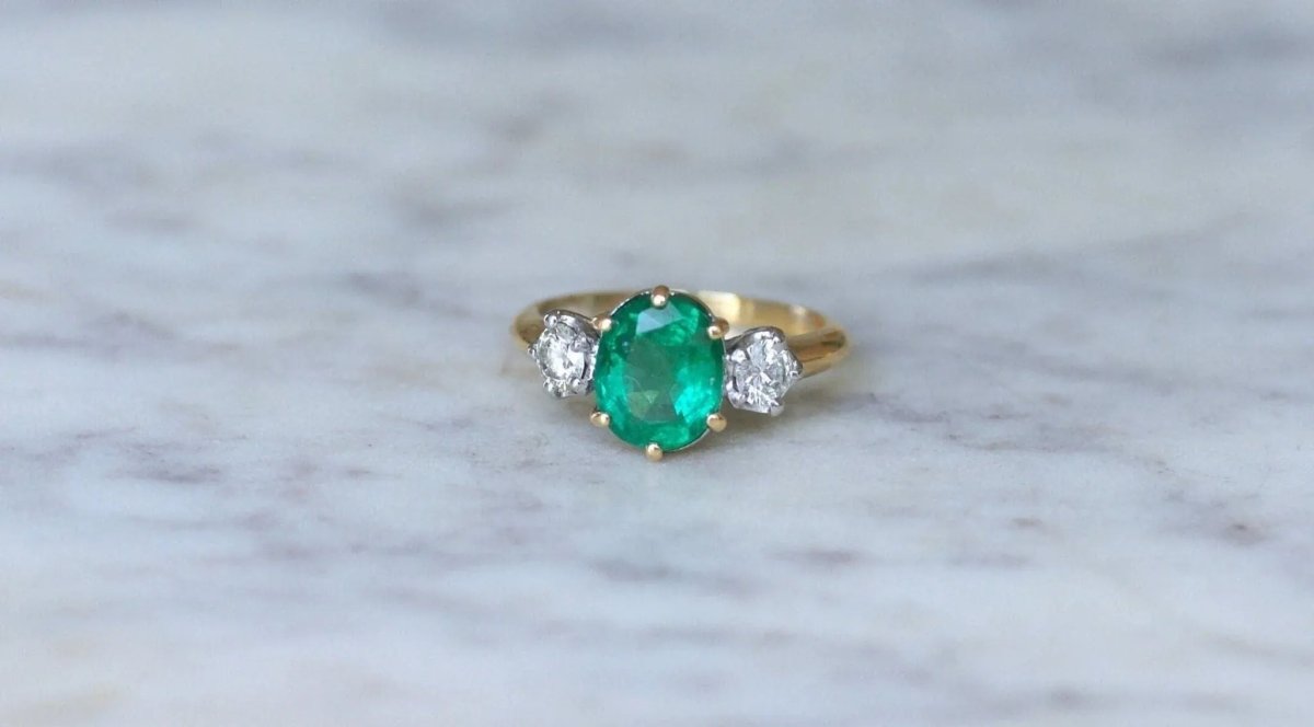 Bague Trilogie Emeraude 2.20 Cts et Diamants - Castafiore