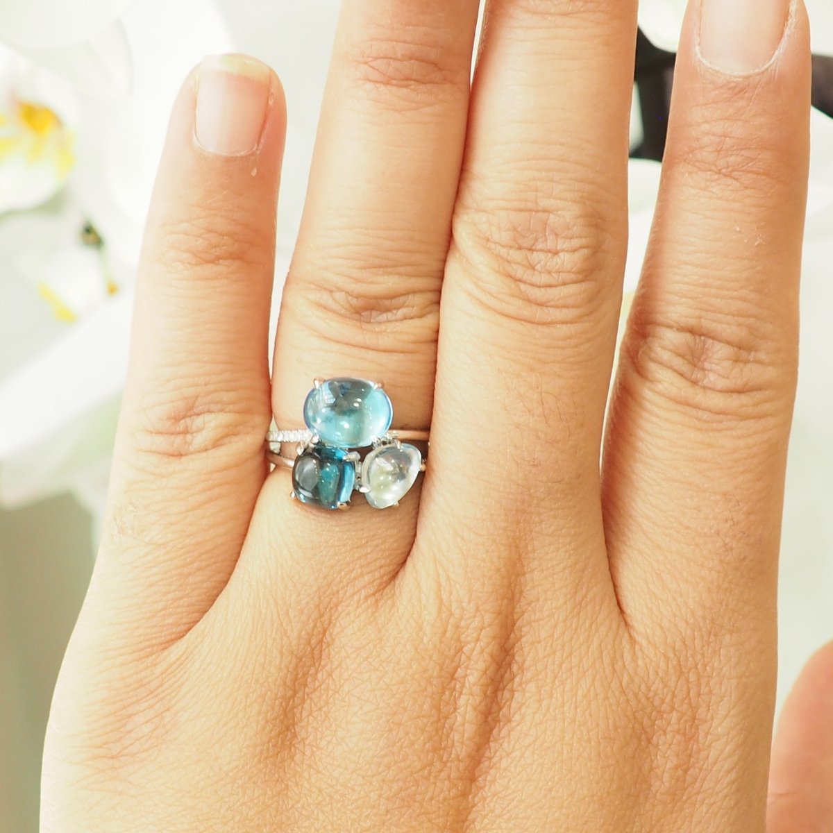 Bague Trilogie en or blanc, aigue-marine, topazes et diamants - Castafiore