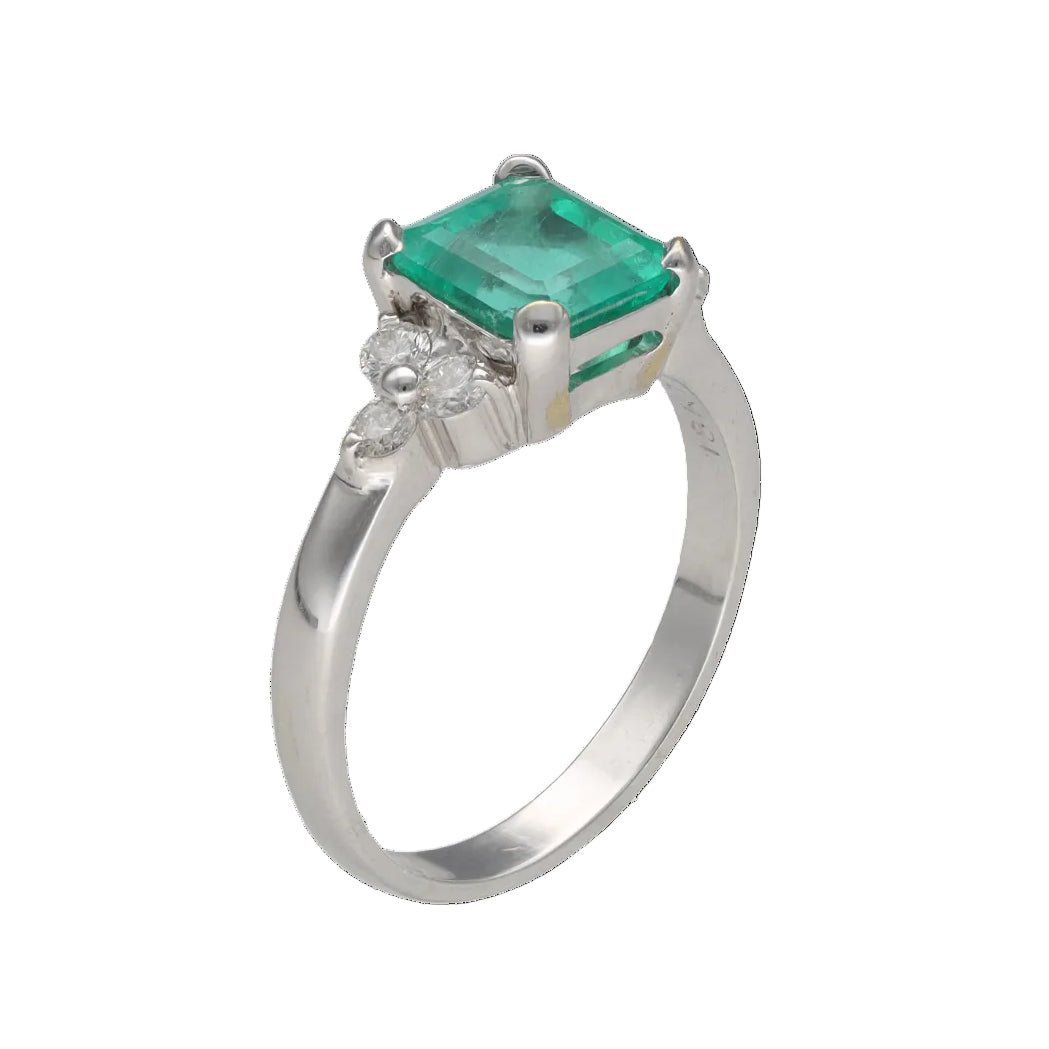 Bague Trilogie en or blanc, émeraude et diamants - Castafiore