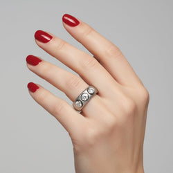 Bague Trilogie en or blanc et diamants - Castafiore