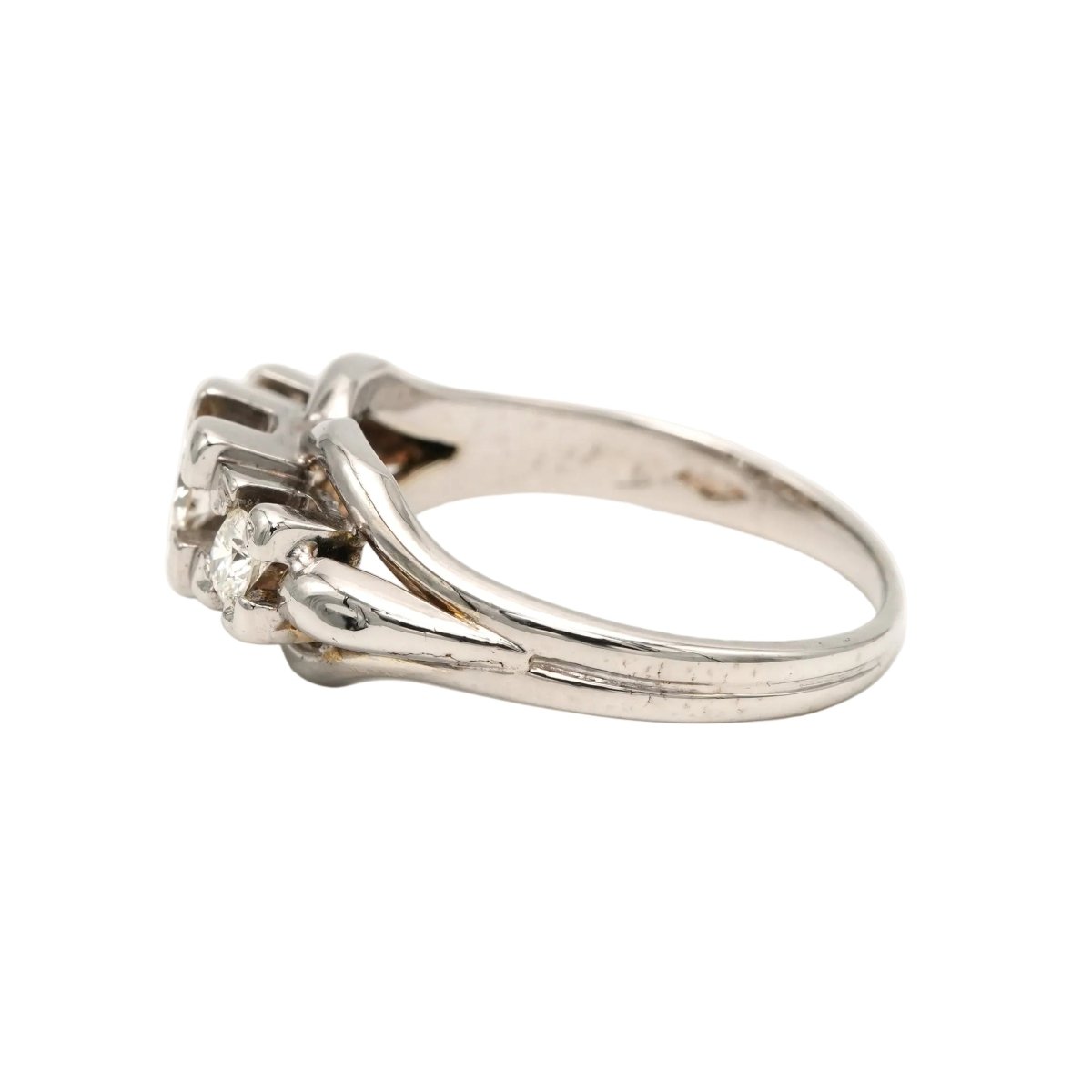 Bague Trilogie en or blanc et diamants - Castafiore