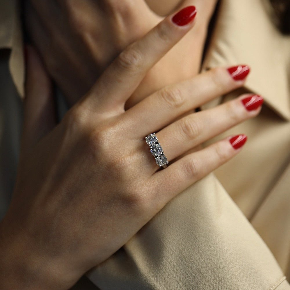 Bague Trilogie en or blanc et diamants - Castafiore