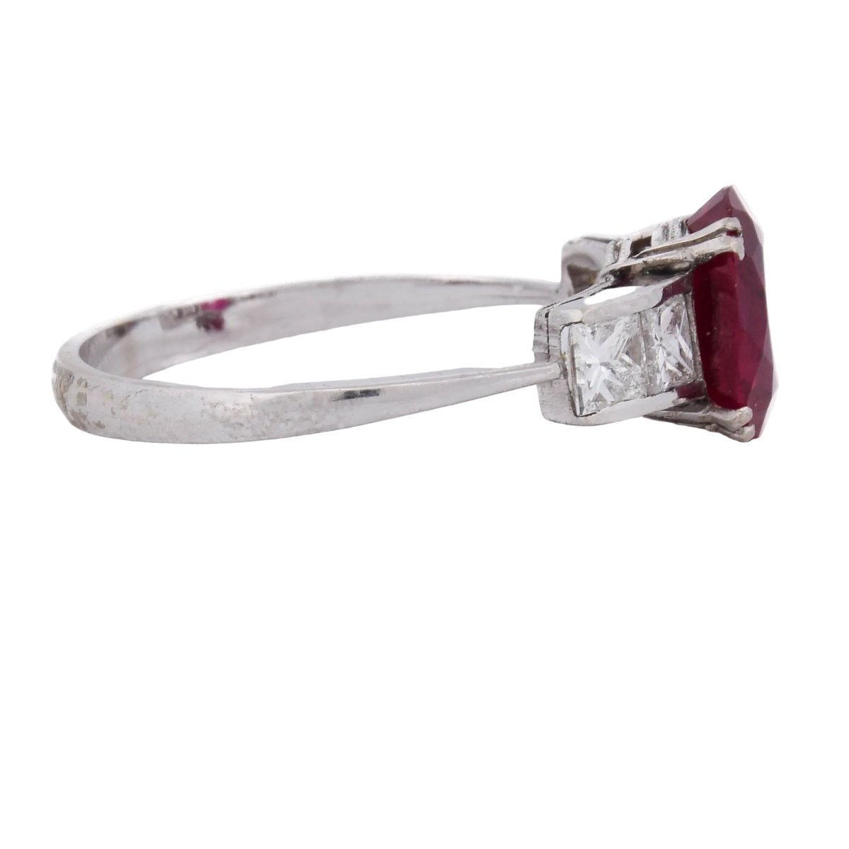 Bague Trilogie en or blanc, rubis et diamants - Castafiore