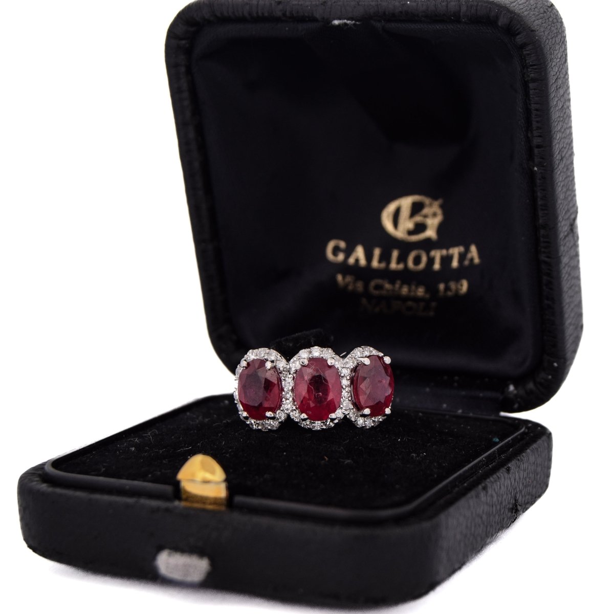 Bague Trilogie en or blanc, rubis et diamants - Castafiore