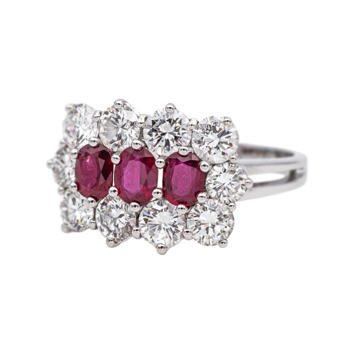 Bague Trilogie en or blanc, rubis et diamants - Castafiore